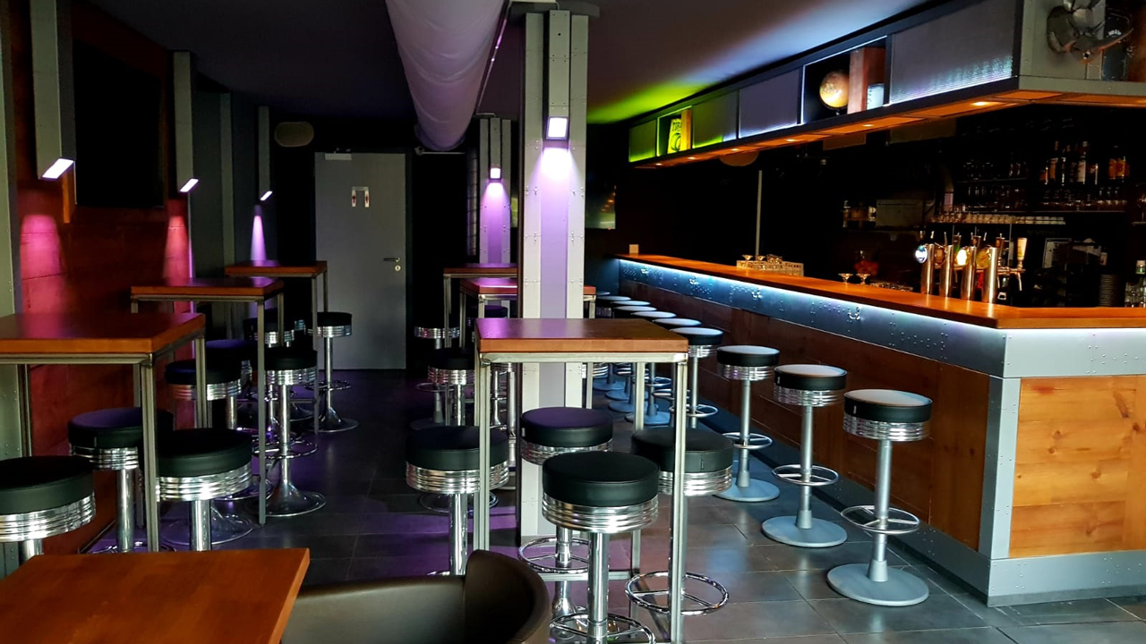 Le Kings Bar YverdonLesBains Bar burgers Flammenkuches